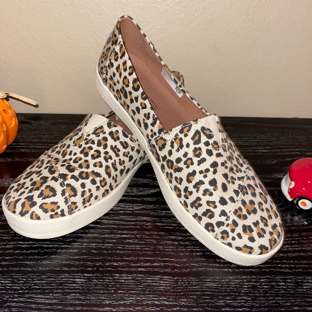 Toms canvas slip on
